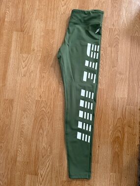 DOYOUEVEN Olive Green High-Waist Leggings with White Graphic